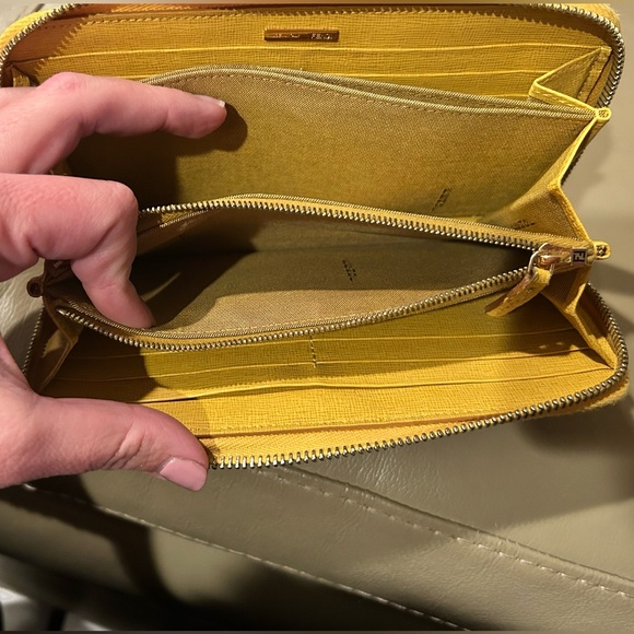Fendi wallet w/ Certificate of Authentication - Picture 8 of 12